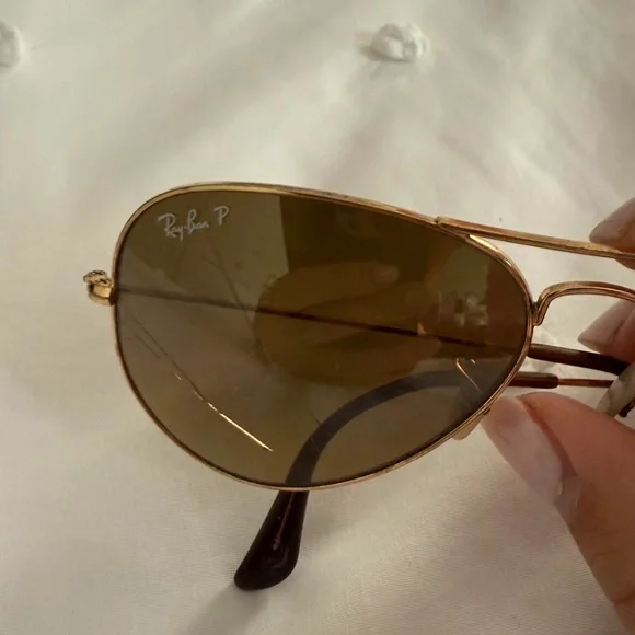 Ray-Ban Classic Gold Aviator Sunglasses - Picture 3 of 3